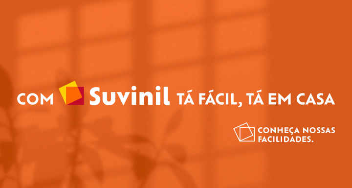 banner_a_suvinil Banner laranja escrito: Com Suvinil tá fácil, tá em casa. (Conheça nossas facilidades)