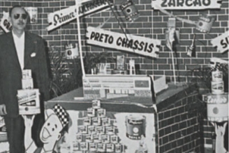 olocio bueno anos 60 tintas automotivas suvinil Olócio Bueno, nos anos 60, ao lado da divulgação de suas tintas automotivas Suvinil.
