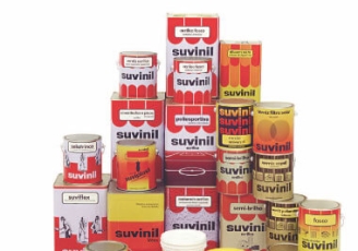 produtos suvinil anos 80 Produtos Suvinil nos anos 80. Diversos produtos sobrepostos e organizados de forma triangular.