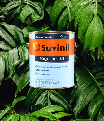 tinta sustentabilidade Lata de tinta da linha toque de luz com fundo de folhas de plantas.